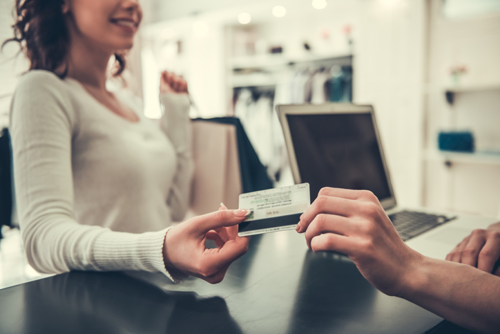 ¿Tarjeta de débito o de crédito, cuál elegir?